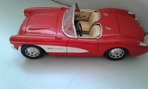 BURAGO 1/18 CHEV CORVETTE 1957  MADE IN ITALY